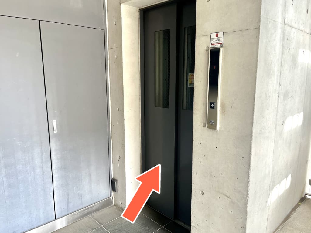建物のエレベーターの画像