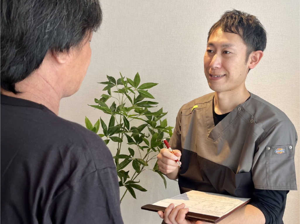 院内で問診をしている画像